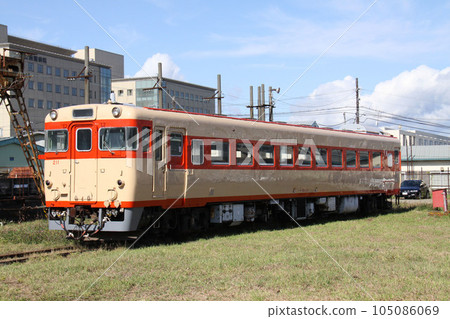 Kiha 56 Series Diesel Car 211 Taken on the opening day of the JR Hokkaido Goryokaku Rolling Stock Center 105086069