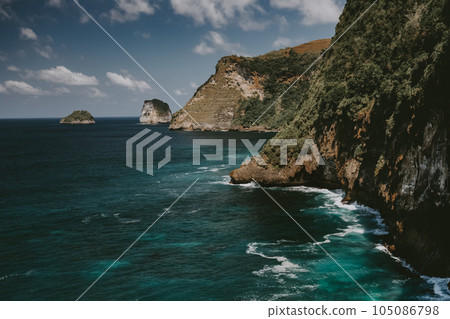 Ocean cliff shore timelapse aerial. Indonesia, Nusa Penida Island. Nobody nature scape at sea bay 105086798