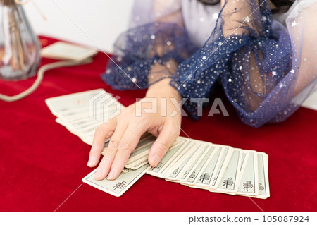 Fortune teller choosing tarot cards 105087924