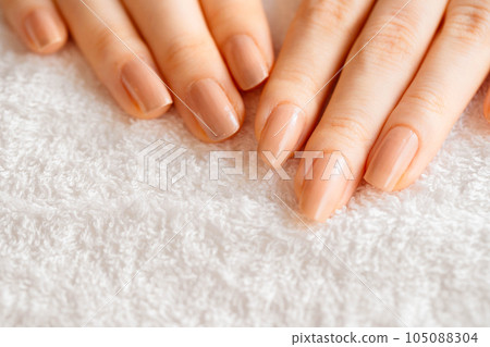 Esthetician woman's hand 105088304