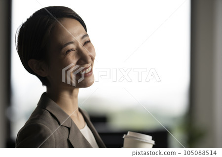 Career woman who works Career woman who works 105088514