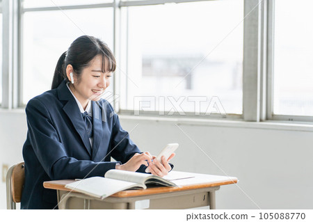 High school students and high school girls studying English using smartphone apps and earphones at school / cram school High school students and high school girls studying English using smartphone apps and earphones at school / cram school 105088770