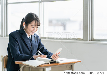 High school students and high school girls studying English using smartphone apps and earphones at school / cram school High school students and high school girls studying English using smartphone apps and earphones at school / cram school 105088771