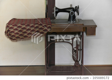[Treadle Sewing Machine (Retro)] History Museum 105089172