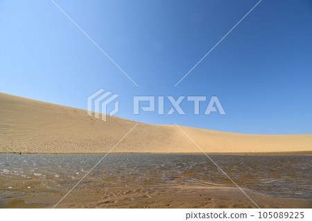 Tottori sand dunes image Tottori sand dunes image 105089225