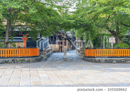京都白川南通(祗園白河)辰巳橋新綠季節 京都白川南通(祗園白河)辰巳橋新綠季節 105089662
