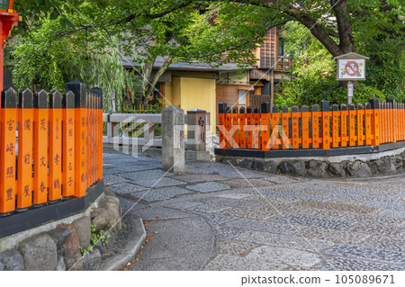 Kyoto/Gion Shirakawa Tatsumi Bridge Fresh green season Kyoto/Gion Shirakawa Tatsumi Bridge Fresh green season 105089671