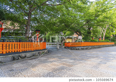 Kyoto/Gion Shirakawa Tatsumi Bridge Fresh green season 105089674