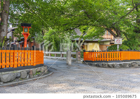 Kyoto/Gion Shirakawa Tatsumi Bridge Fresh green season Kyoto/Gion Shirakawa Tatsumi Bridge Fresh green season 105089675