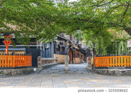 Kyoto/Gion Shirakawa Tatsumi Bridge Fresh green season 105089682