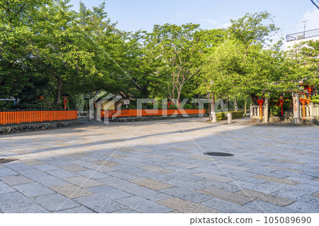 Kyoto/Gion Shirakawa Tatsumi Bridge Fresh green season Kyoto/Gion Shirakawa Tatsumi Bridge Fresh green season 105089690