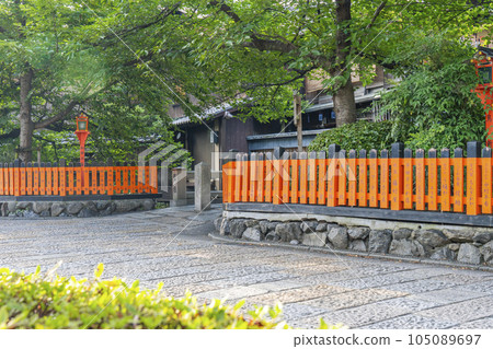 Kyoto/Gion Shirakawa Tatsumi Bridge Fresh green season Kyoto/Gion Shirakawa Tatsumi Bridge Fresh green season 105089697