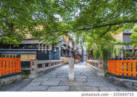 京都/祗園白川辰巳橋新綠季節 京都/祗園白川辰巳橋新綠季節 105089710