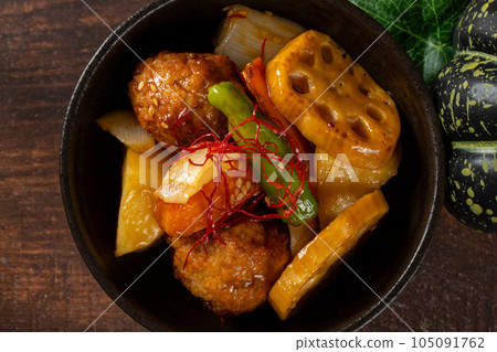 simmered meatballs 105091762
