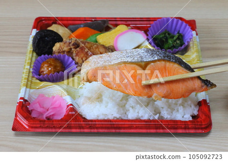 Makunouchi Bento (Salmon Bento) 105092723