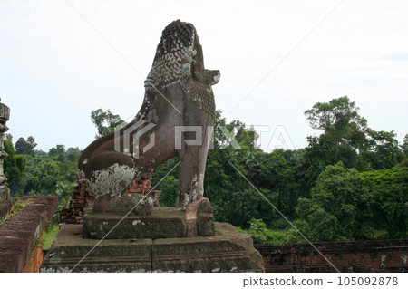 Lion statue at Prasat Pre Rup in Siem Reap 105092878
