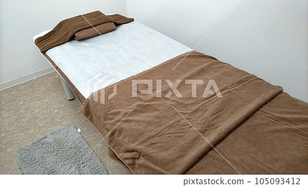 臨床治療床 105093412