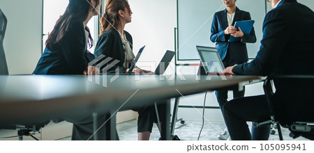 Business person giving a presentation in a conference room 105095941