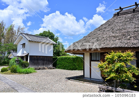 Samurai residence and storehouse in the courtyard 105096183