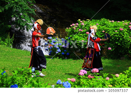 岩手縣民俗表演繡球花與魔劍舞 105097337