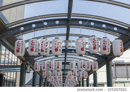 車站前燈籠眾多的倉見祭風景 105097881