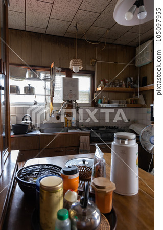 昭和風格的公用廚房 105097955