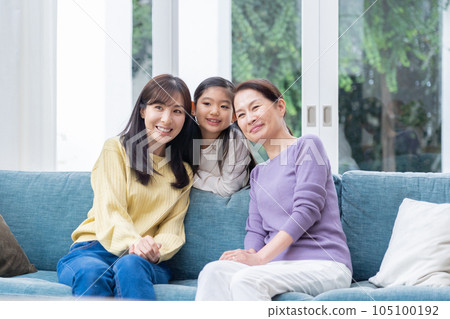 面帶微笑的家庭 面帶微笑的家庭 105100192