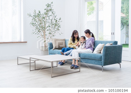 面帶微笑的家庭 面帶微笑的家庭 105100194