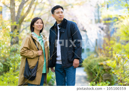couple travel couple travel 105100359