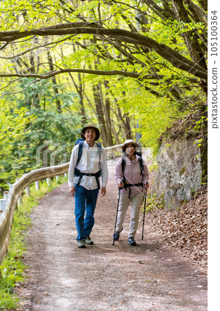 徒步旅行 105100364