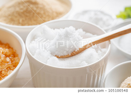 spoonful of white sugar 105100548