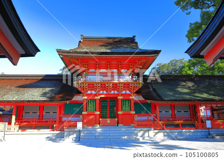 [Oita Prefecture] The upper shrine of Usa Shrine in sunny weather 105100805