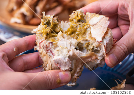 Hairy crab from Hokkaido. Luxurious and delicious crab miso. Hairy crab from Hokkaido. Luxurious and delicious crab miso. 105102598