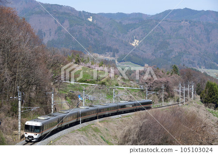 Shinonoi Line limited express train running on the curve of Obasute Shinonoi Line limited express train running on the curve of Obasute 105103024