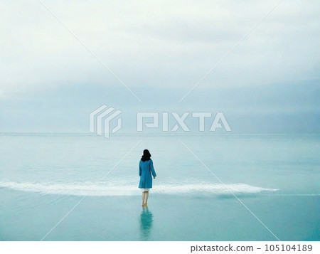 一個女人站在海裡 一個女人站在海裡 105104189