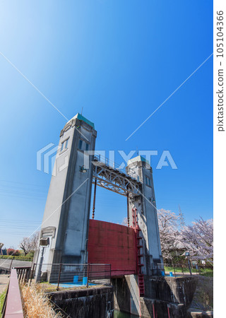 Misu lock gate in spring Misu lock gate in spring 105104366