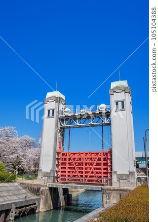 Misu lock gate in spring 105104388