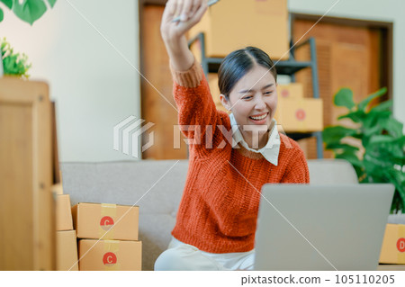 Online delivery, female small business owners are ecstatic when they see unexpected sales and customer orders in their business planning and marketing. Online delivery, female small business owners are ecstatic when they see unexpected sales and customer orders in their business planning and marketing. 105110205