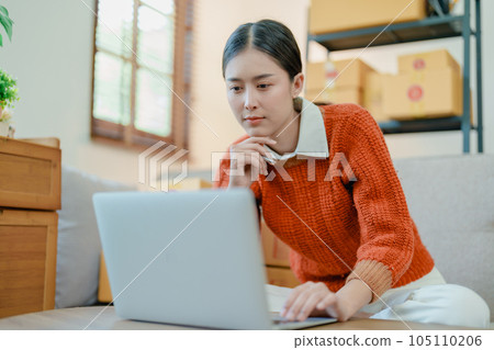 Online delivery, female small business owners are using computers to view sales and customer orders and study marketing strategies to increase business profits Online delivery, female small business owners are using computers to view sales and customer orders and study marketing strategies to increase business profits 105110206