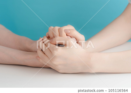 clasping hands 105116564