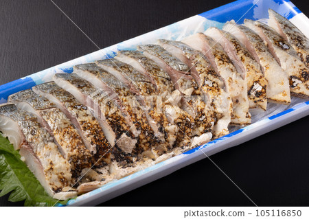 Broiled mackerel for sashimi 105116850