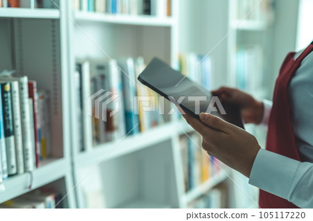 在書店工作的女人 105117220