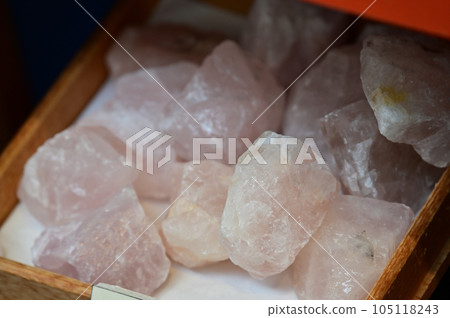 玫瑰石英 105118243