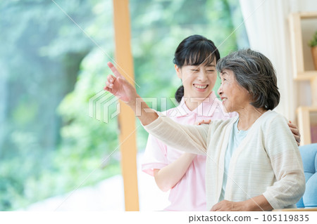 Caregiver and old woman day care Caregiver and old woman day care 105119835