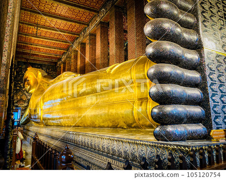 reclining Buddha in thai temple 105120754