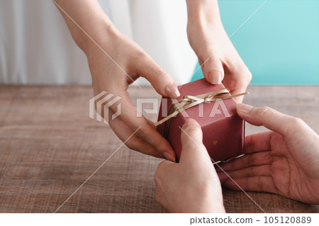 Women's hand to hand gifts Women's hand to hand gifts 105120889