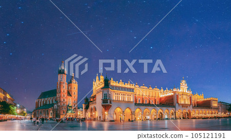 Krakow, Poland. Evening Night View Of St. Mary's Basilica And Cloth Hall Building. Famous Old Landmark Church Of Our Lady Assumed Into Heaven. UNESCO World Heritage Site 105121191