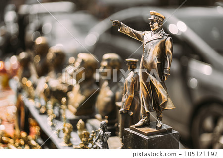 Miniature Bronze Figurines Of Joseph Stalin At Flea Market. Soviet Leader Josef Stalin. Concept Of Nostalgia For Soviet Union 105121192