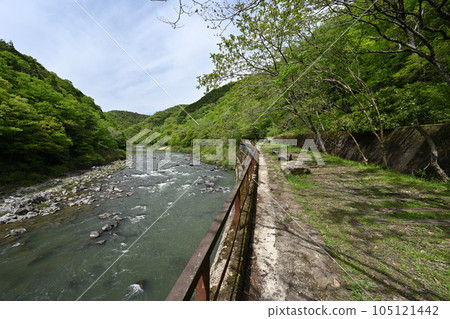 初夏的舊福知山線 利用停運線路的徒步旅行路線 峽谷和隧道 初夏的舊福知山線 利用停運線路的徒步旅行路線 峽谷和隧道 105121442