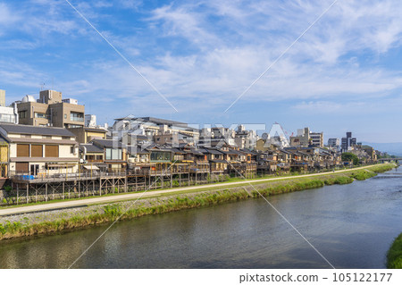 Kyoto in early summer, view from Shijo Ohashi, Kamogawa Noryodoko 105122177
